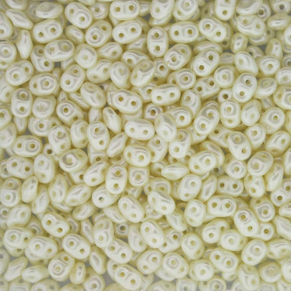 Matubo SuperDuo Czech Beads 2.5x5mm, pastel light cream/off white